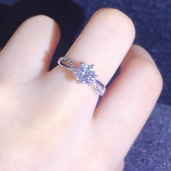 Natural Moissanite Solid 925 Sterling Silver Ring - Picture 4 of 9